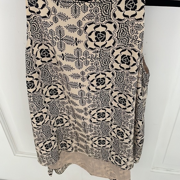 Elizabeth and James silk sleeveless top with pleated back - Picture 3 of 12